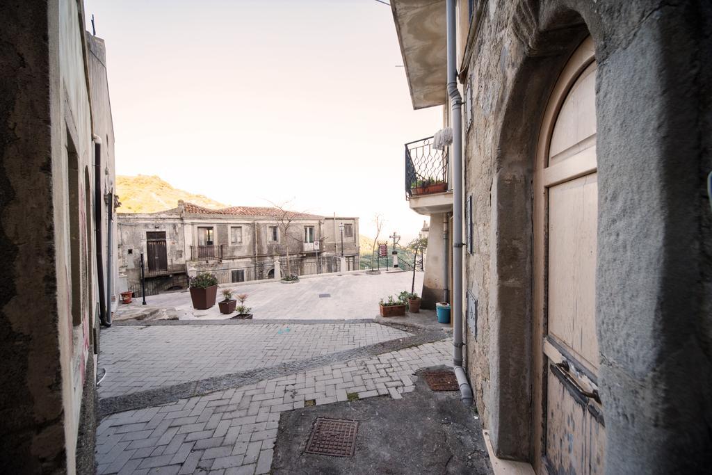 The Clock Houses Borgo Gallodoro يتوجاني المظهر الخارجي الصورة