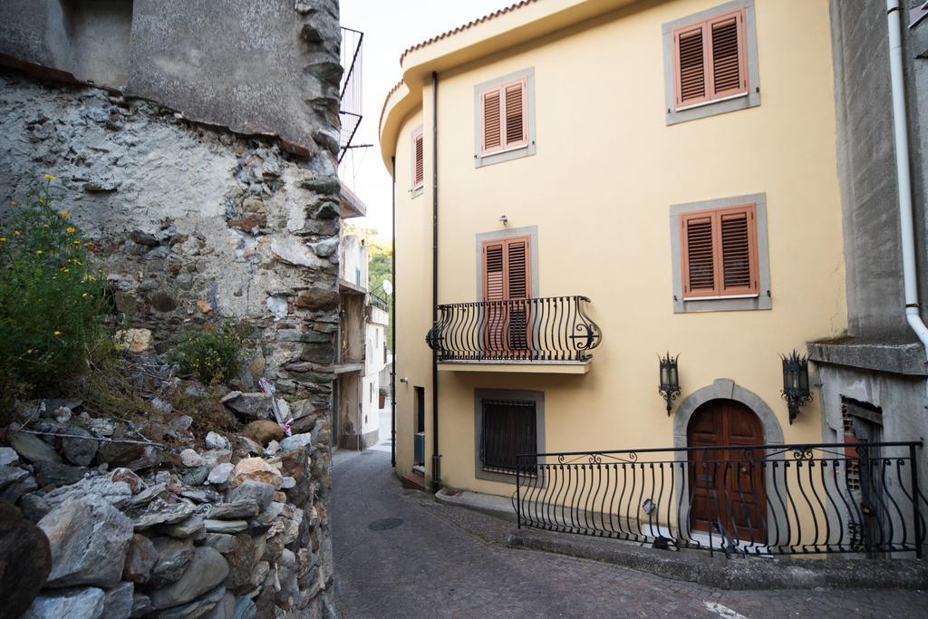 The Clock Houses Borgo Gallodoro يتوجاني المظهر الخارجي الصورة