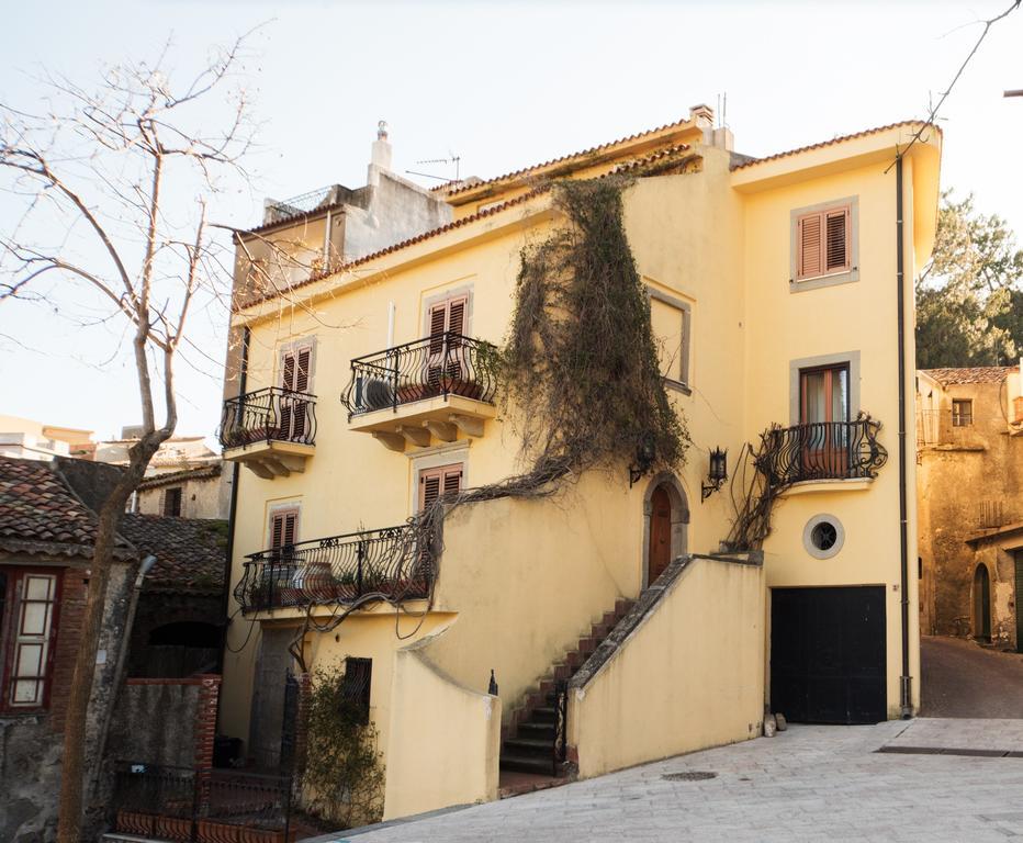 The Clock Houses Borgo Gallodoro يتوجاني المظهر الخارجي الصورة