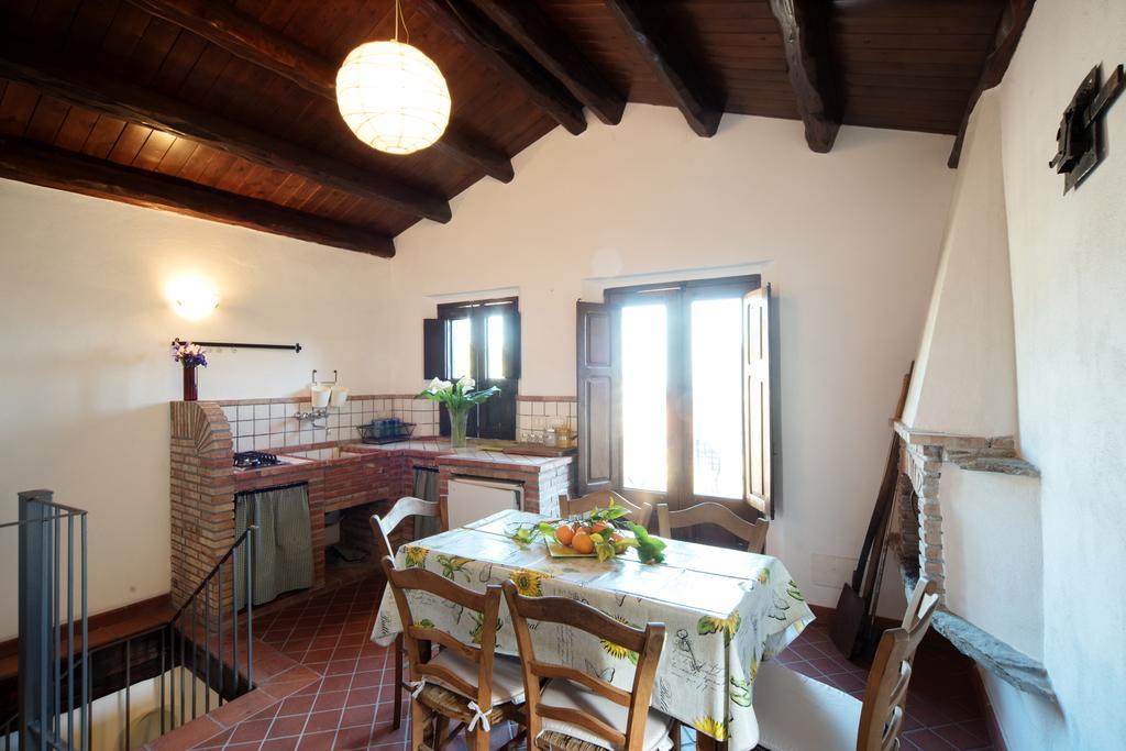The Clock Houses Borgo Gallodoro يتوجاني المظهر الخارجي الصورة
