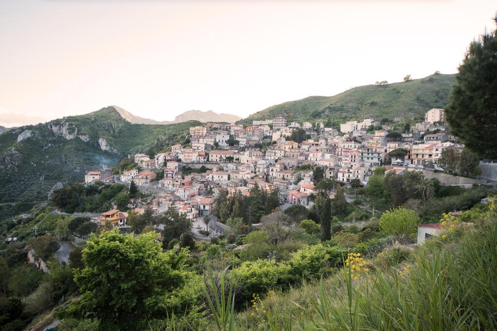 The Clock Houses Borgo Gallodoro يتوجاني المظهر الخارجي الصورة