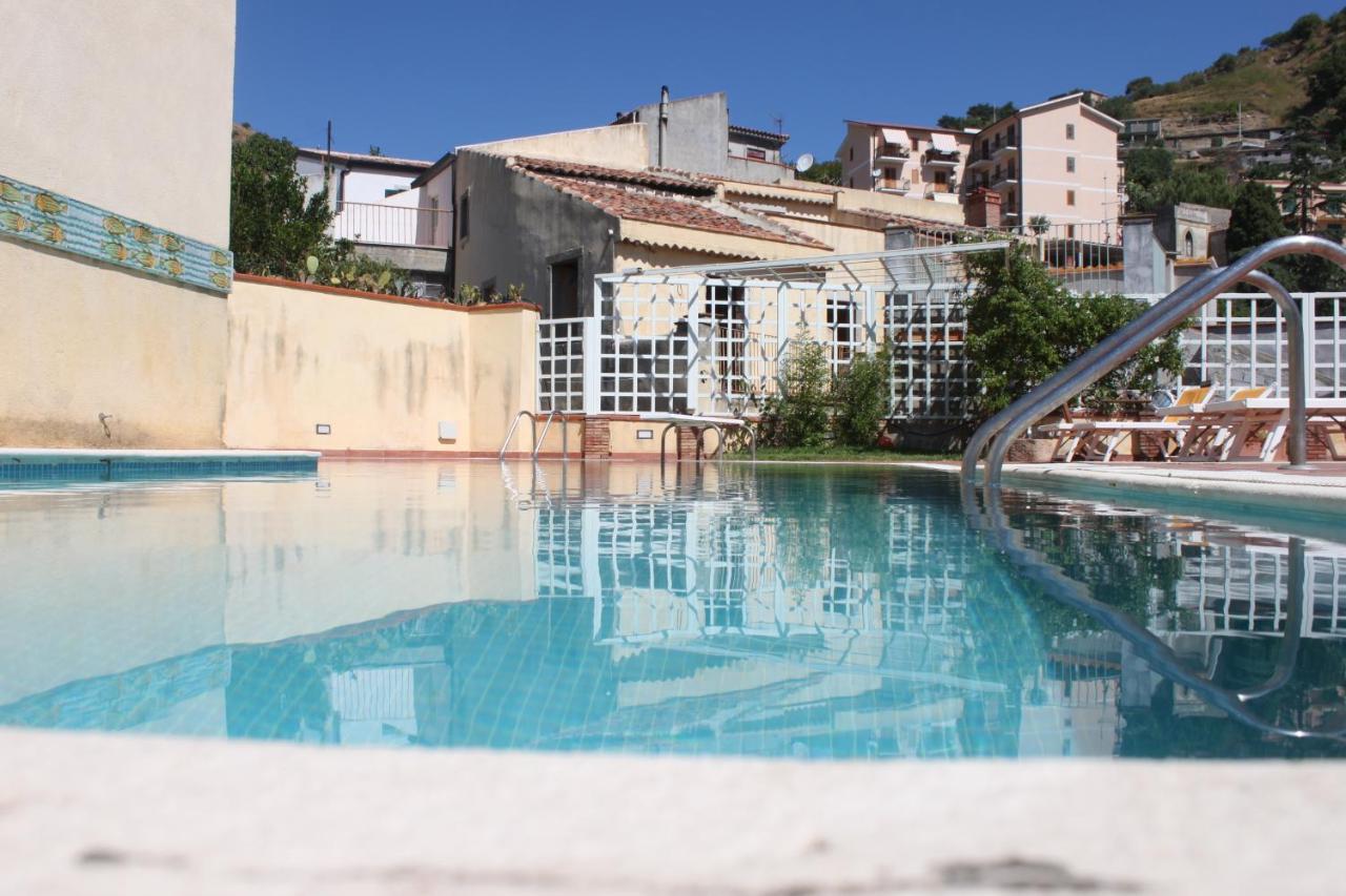 The Clock Houses Borgo Gallodoro يتوجاني المظهر الخارجي الصورة